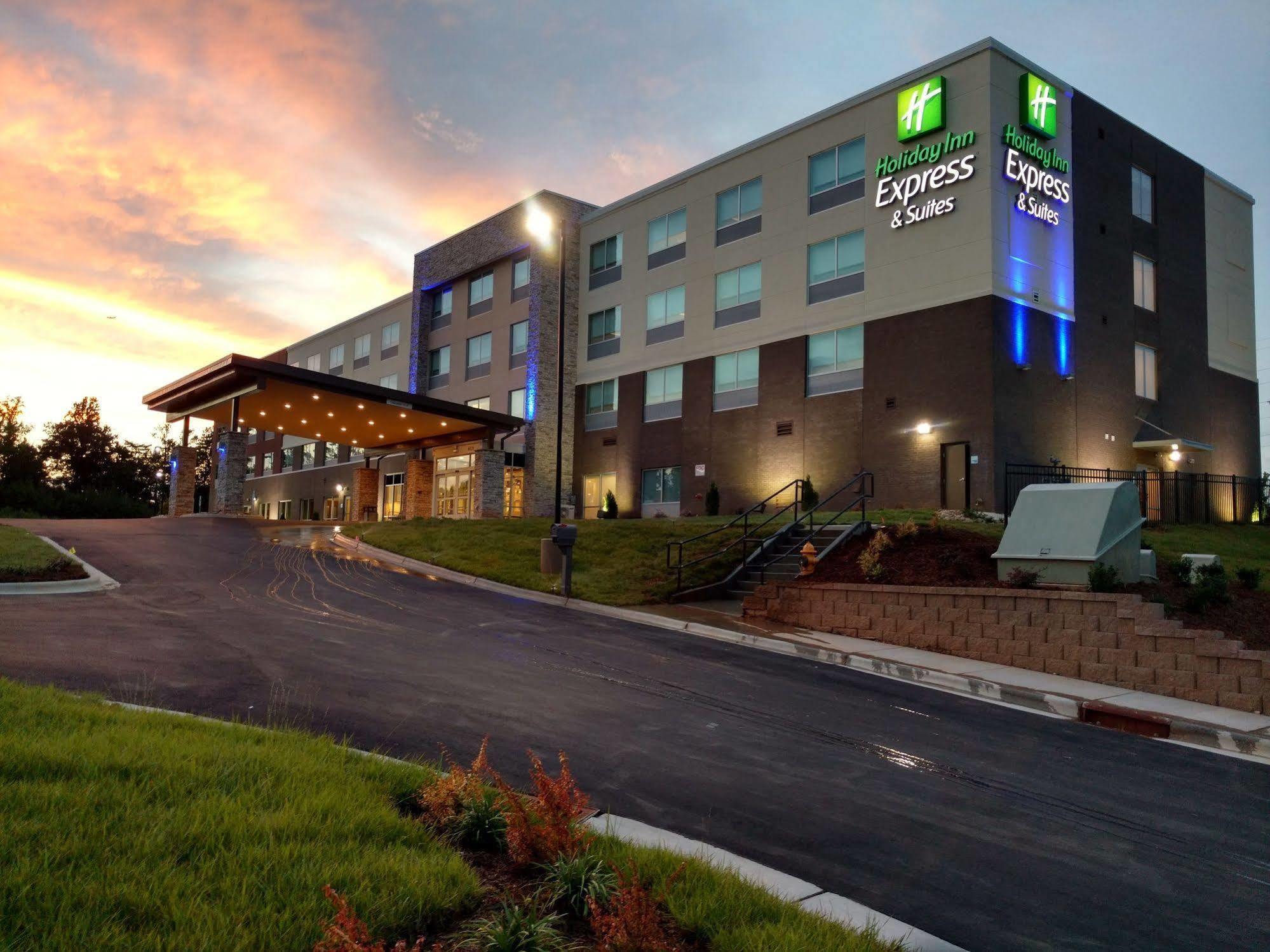 Holiday Inn Express & Suites - Charlotte Ne - University Area By Ihg Luaran gambar