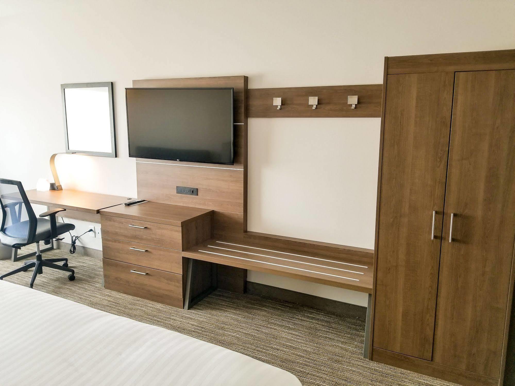 Holiday Inn Express & Suites - Charlotte Ne - University Area By Ihg Luaran gambar