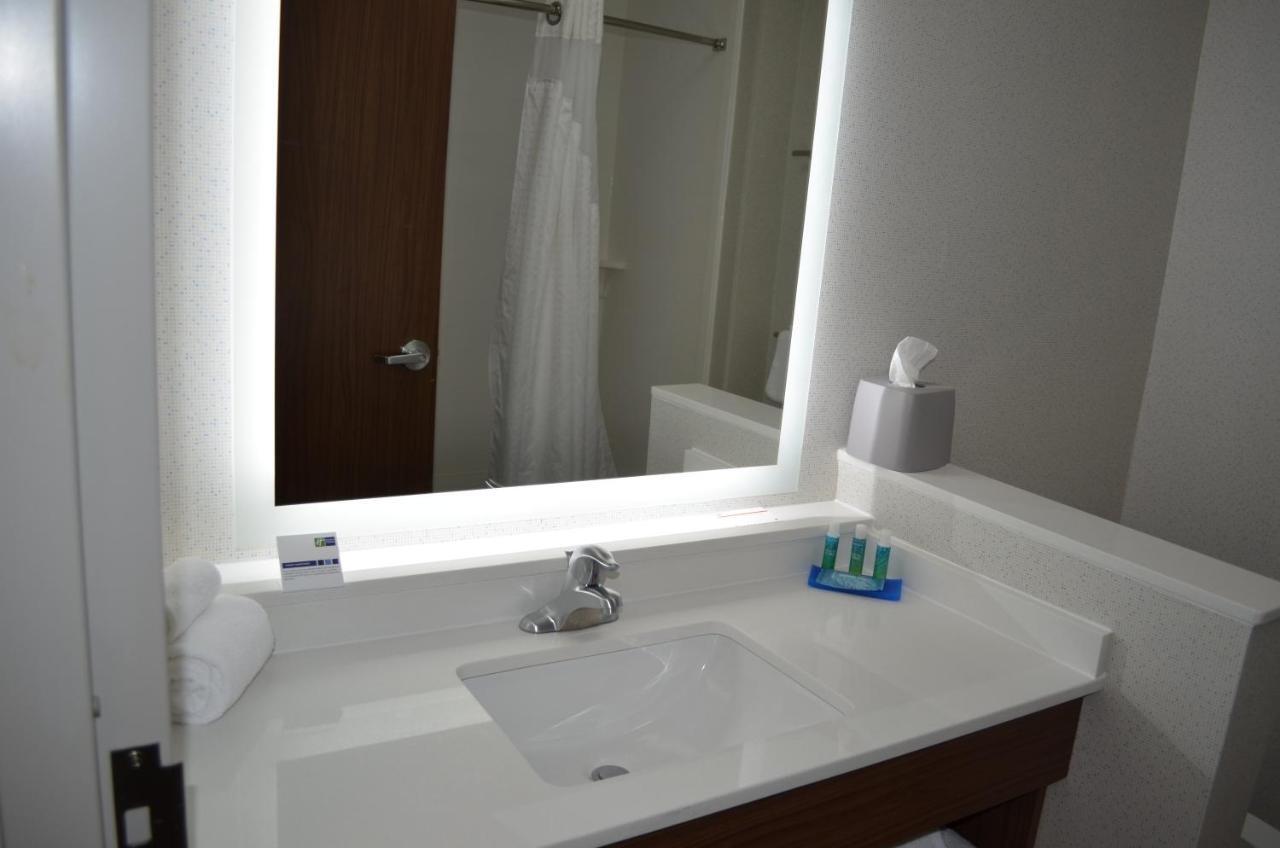 Holiday Inn Express & Suites - Charlotte Ne - University Area By Ihg Luaran gambar