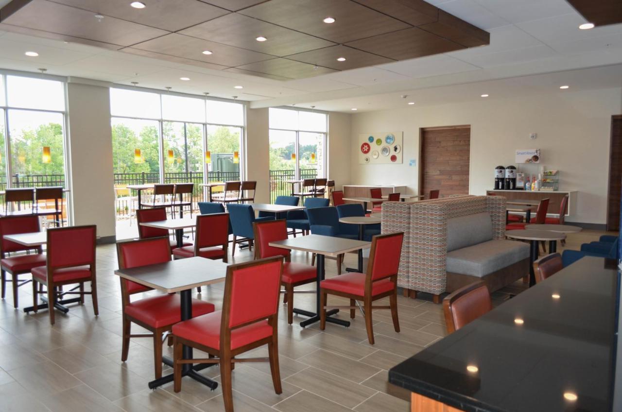 Holiday Inn Express & Suites - Charlotte Ne - University Area By Ihg Luaran gambar